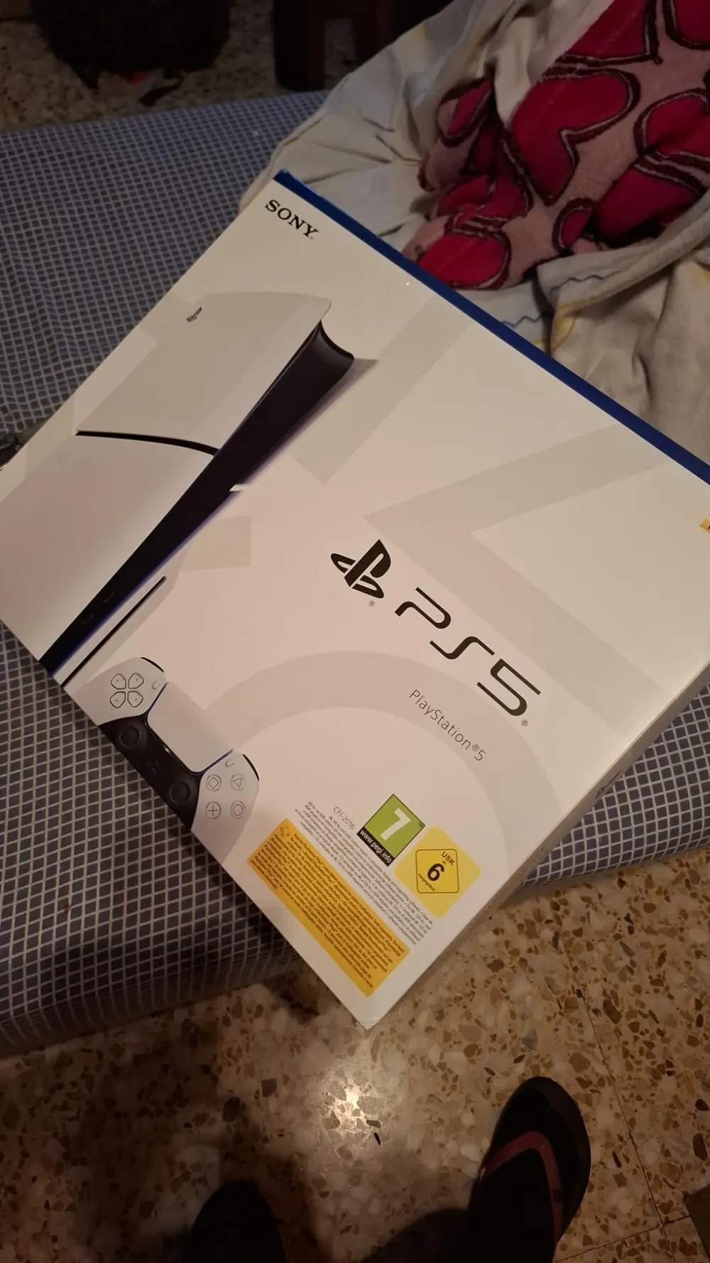 Unboxing de Eduardo P.: PS5 dentro de la caja. Albarán físico con todo el detalle.